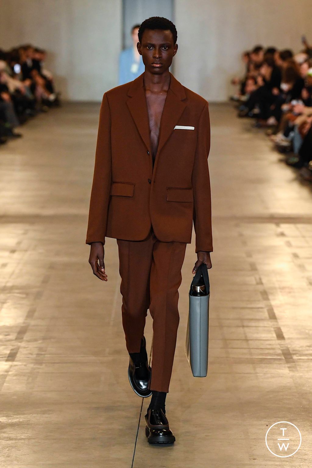 Fashion Week Milan Fall/Winter 2023 look 34 from the Prada collection menswear