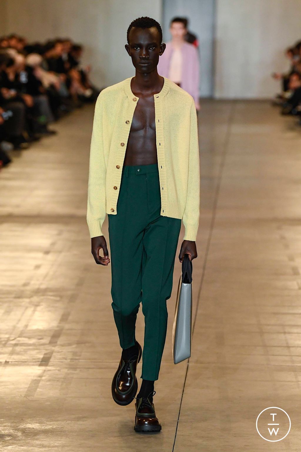 Fashion Week Milan Fall/Winter 2023 look 36 from the Prada collection menswear