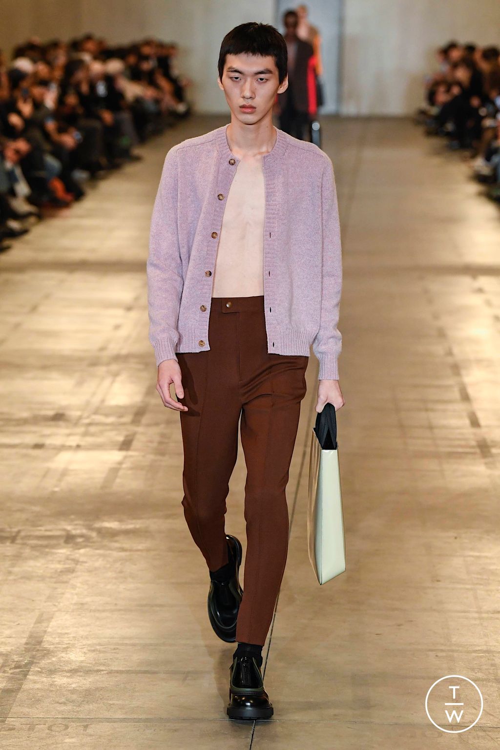 Fashion Week Milan Fall/Winter 2023 look 37 from the Prada collection 男装