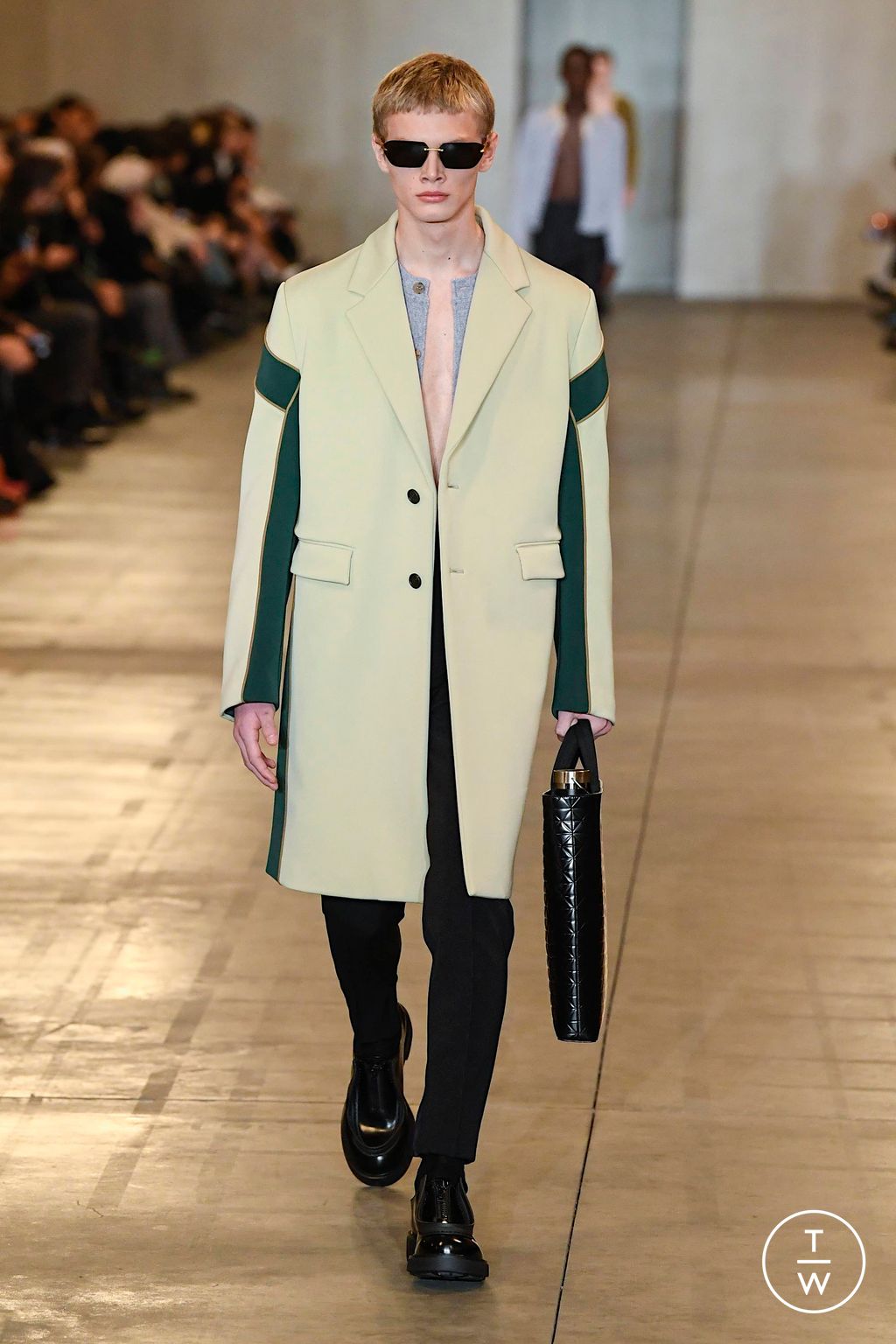 Fashion Week Milan Fall/Winter 2023 look 40 from the Prada collection menswear