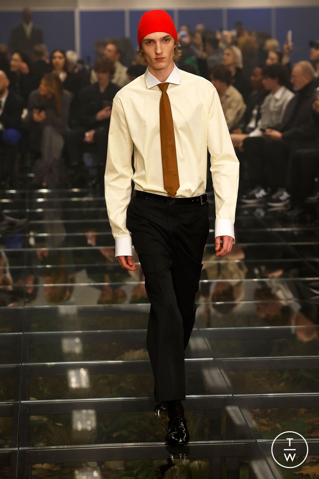 Fashion Week Milan Fall/Winter 2024 look 1 de la collection Prada menswear