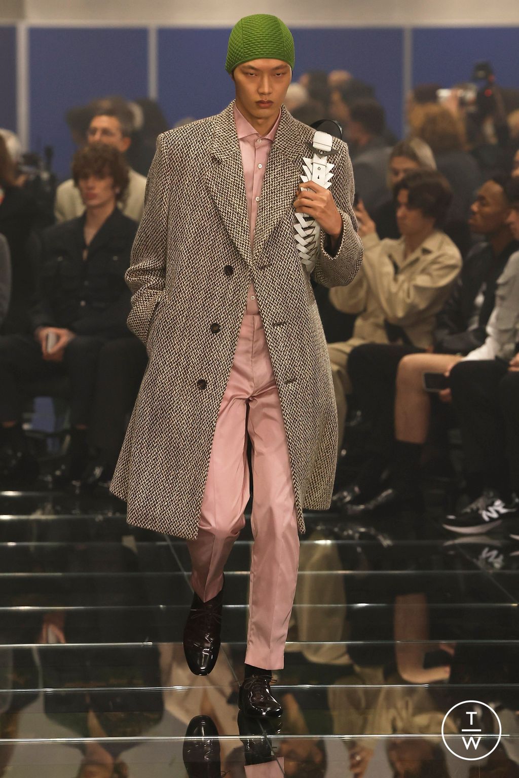 Fashion Week Milan Fall/Winter 2024 look 25 from the Prada collection 男装