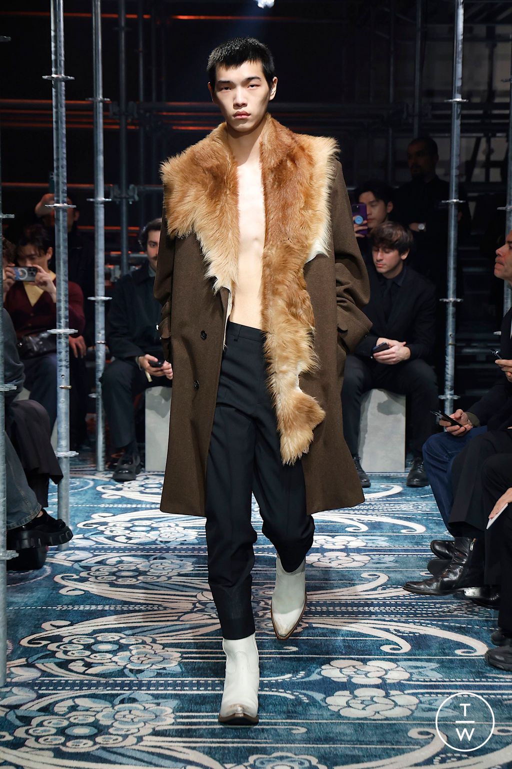 Fashion Week Milan Fall/Winter 2025 look 6 de la collection Prada menswear