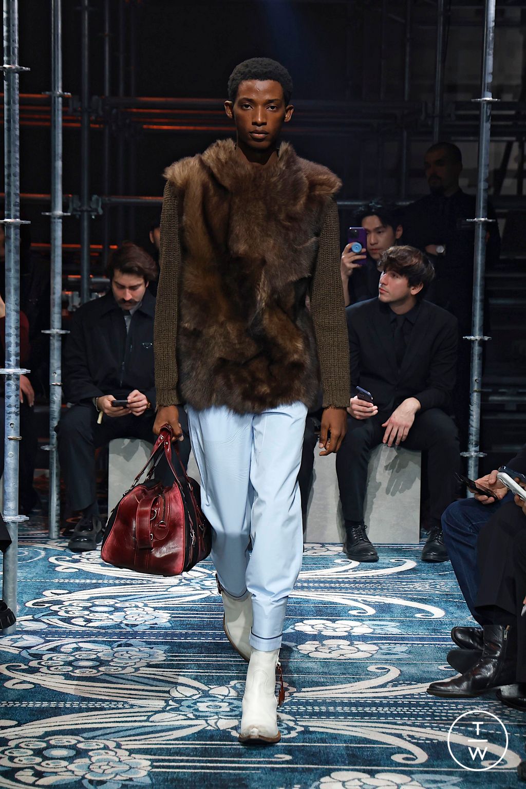 Fashion Week Milan Fall/Winter 2025 look 7 de la collection Prada menswear