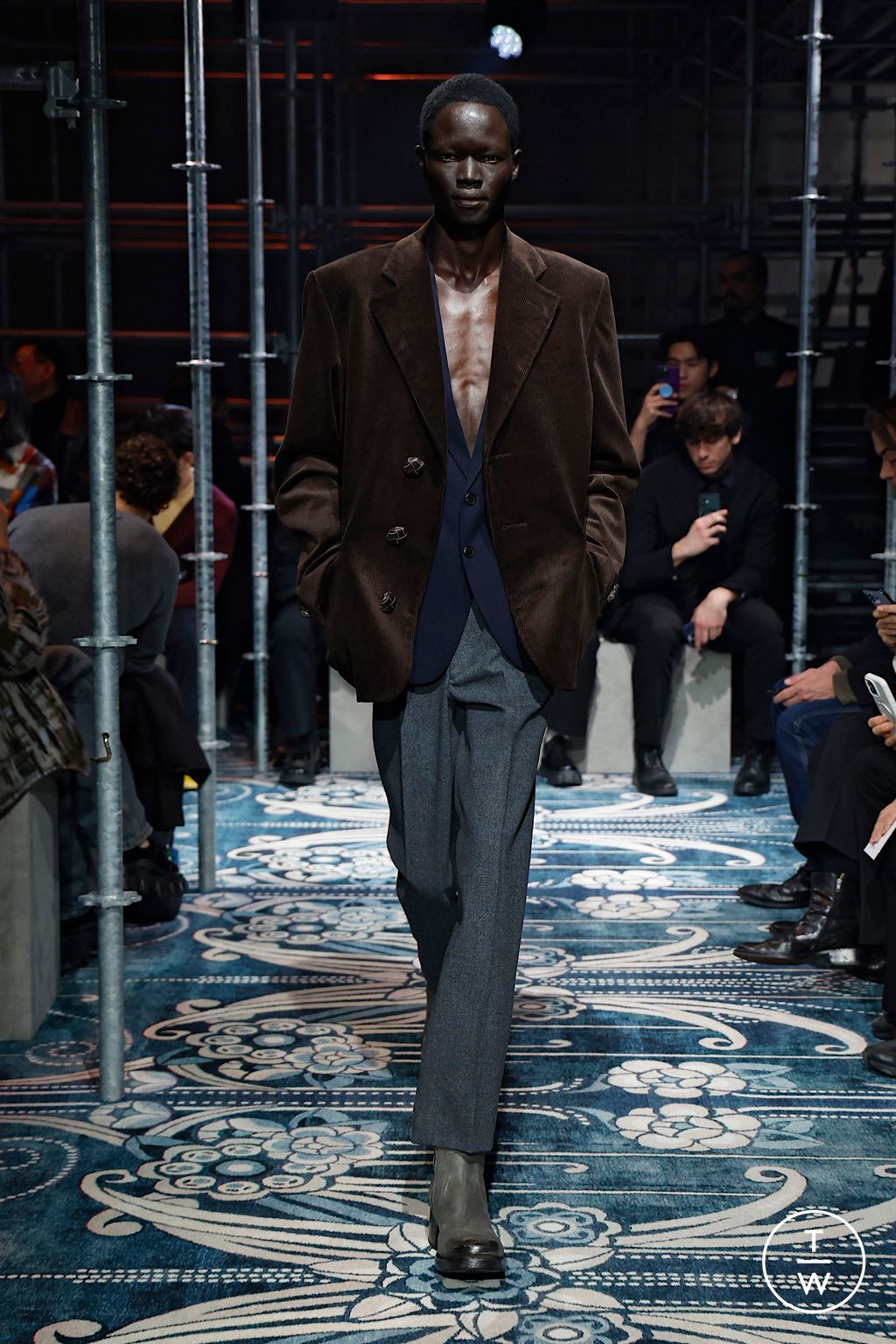 Fashion Week Milan Fall/Winter 2025 look 13 de la collection Prada menswear