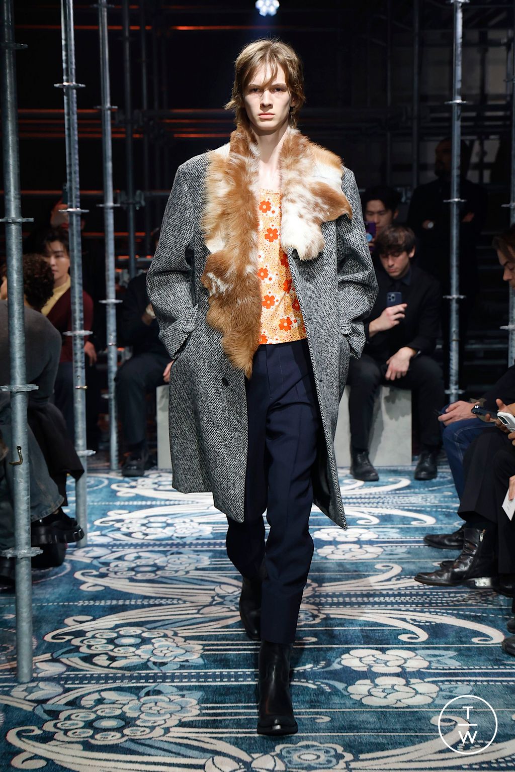 Fashion Week Milan Fall/Winter 2025 look 17 from the Prada collection menswear