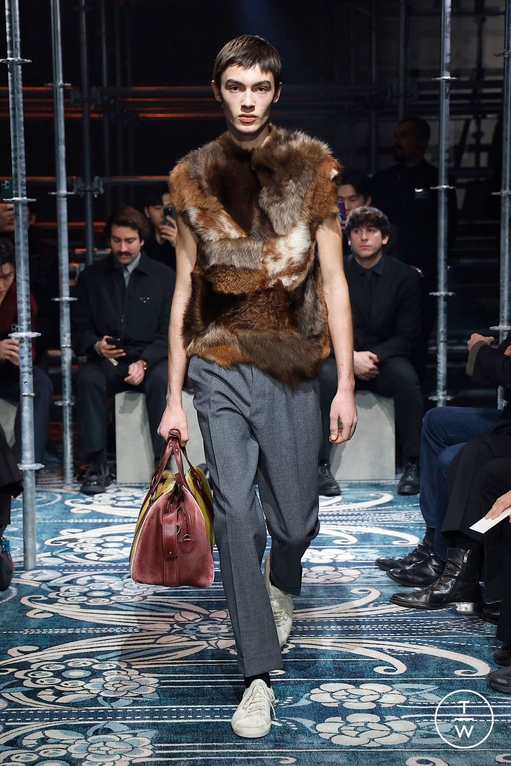 Fashion Week Milan Fall/Winter 2025 look 38 from the Prada collection menswear