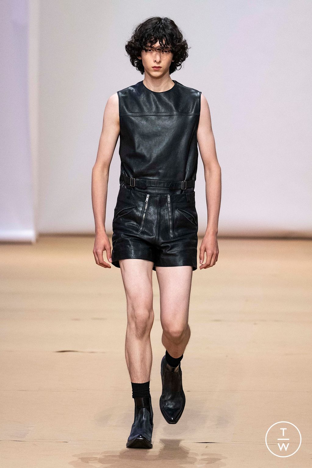 Fashion Week Milan Spring/Summer 2023 look 4 from the Prada collection 男装