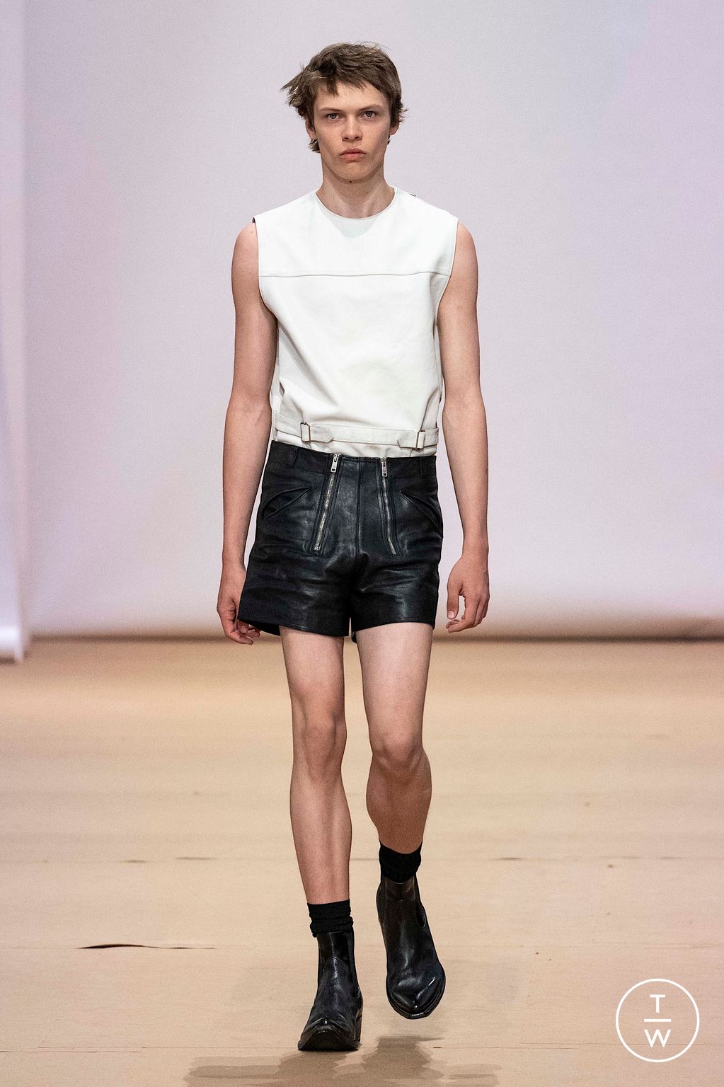 Fashion Week Milan Spring/Summer 2023 look 5 from the Prada collection 男装