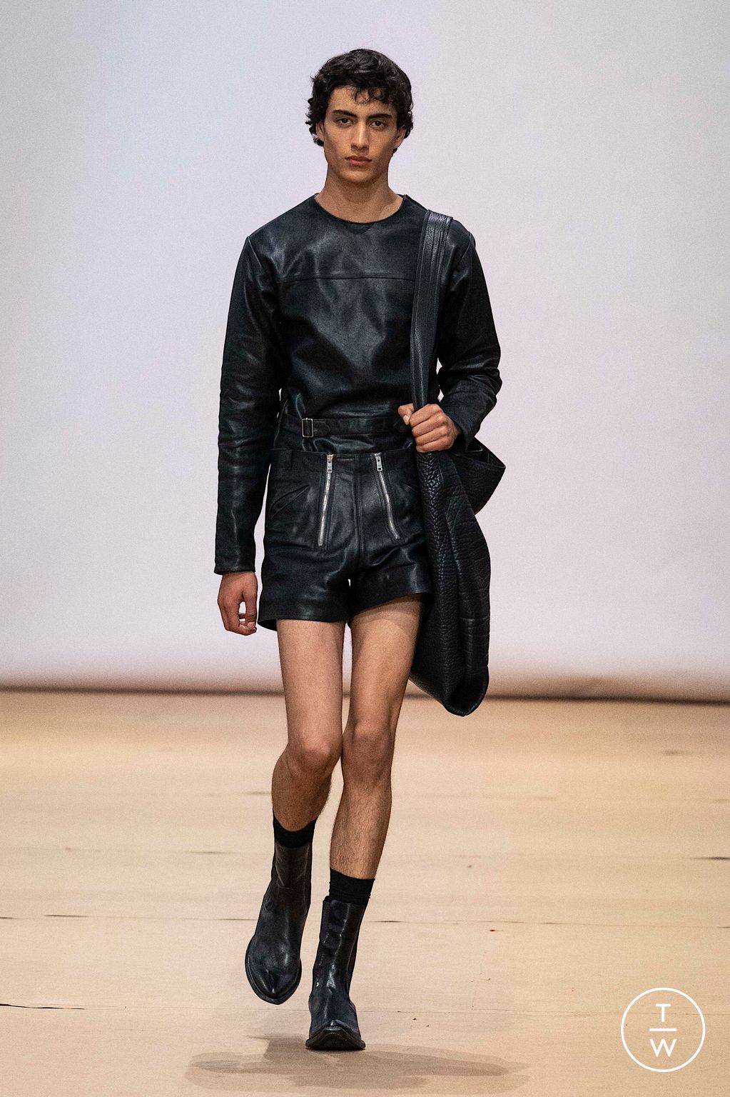 Fashion Week Milan Spring/Summer 2023 look 9 from the Prada collection 男装