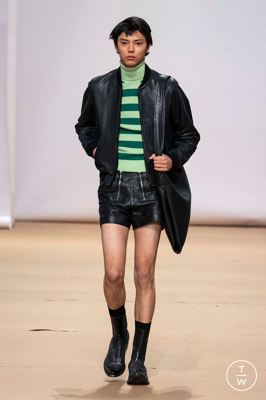 Fashion Week Milan Spring/Summer 2023 look 11 de la collection Prada menswear