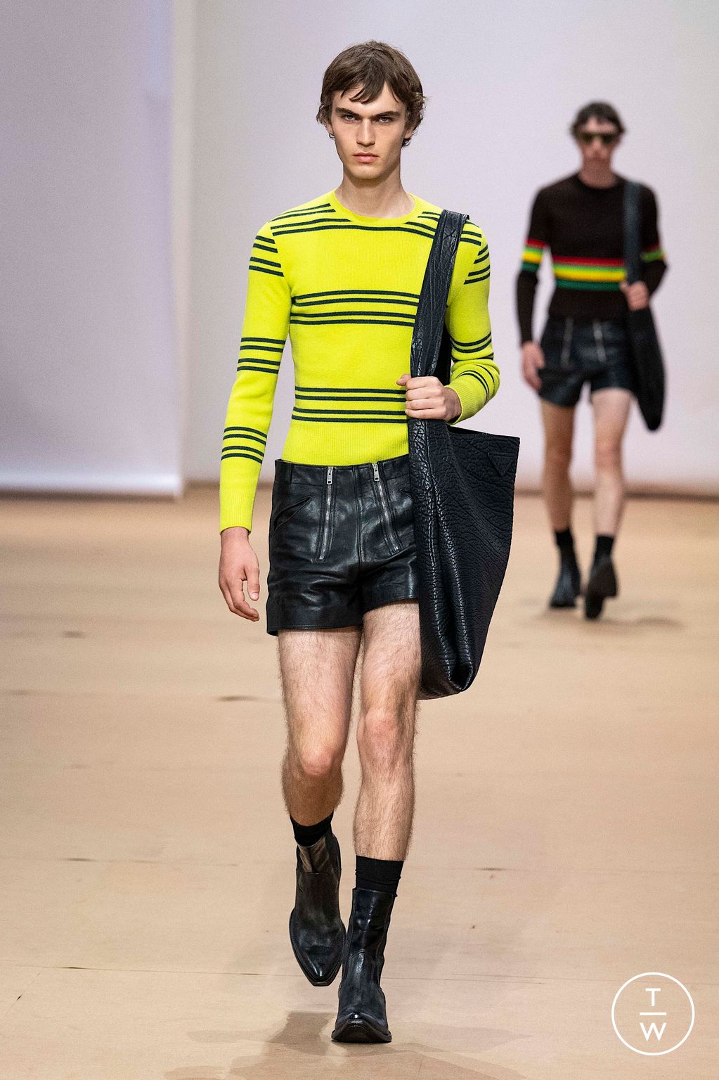 Fashion Week Milan Spring/Summer 2023 look 12 de la collection Prada menswear