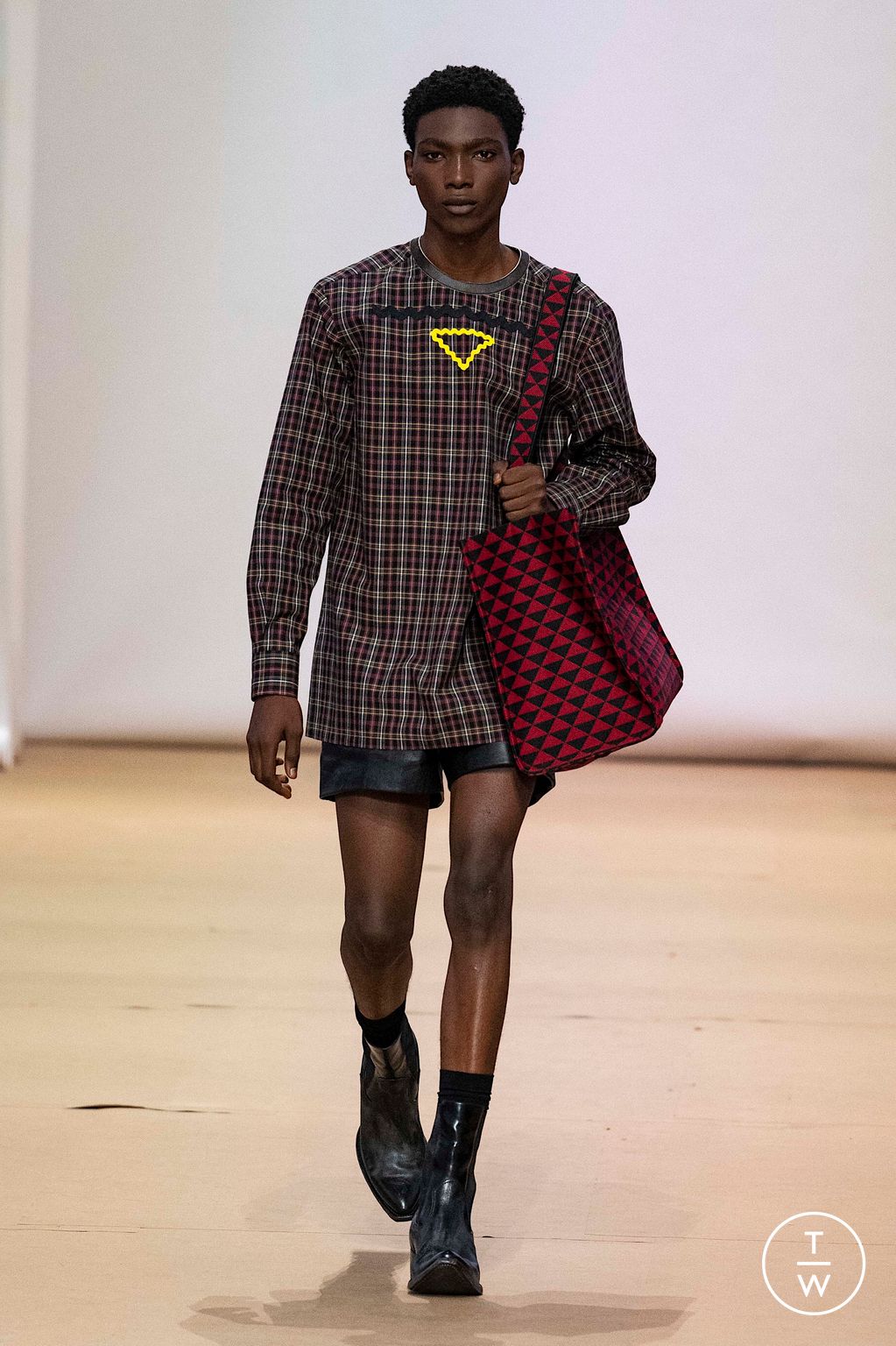 Fashion Week Milan Spring/Summer 2023 look 27 de la collection Prada menswear