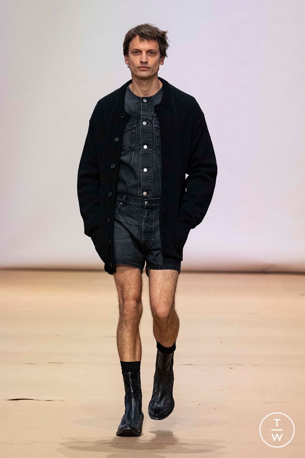 Fashion Week Milan Spring/Summer 2023 look 40 de la collection Prada menswear