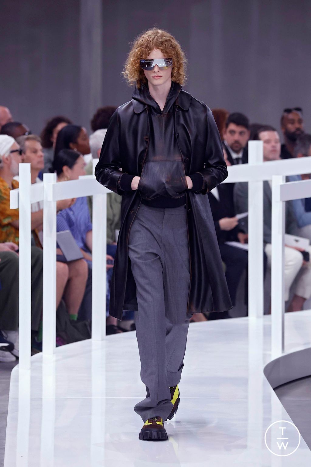 Fashion Week Milan Spring/Summer 2025 look 28 from the Prada collection menswear