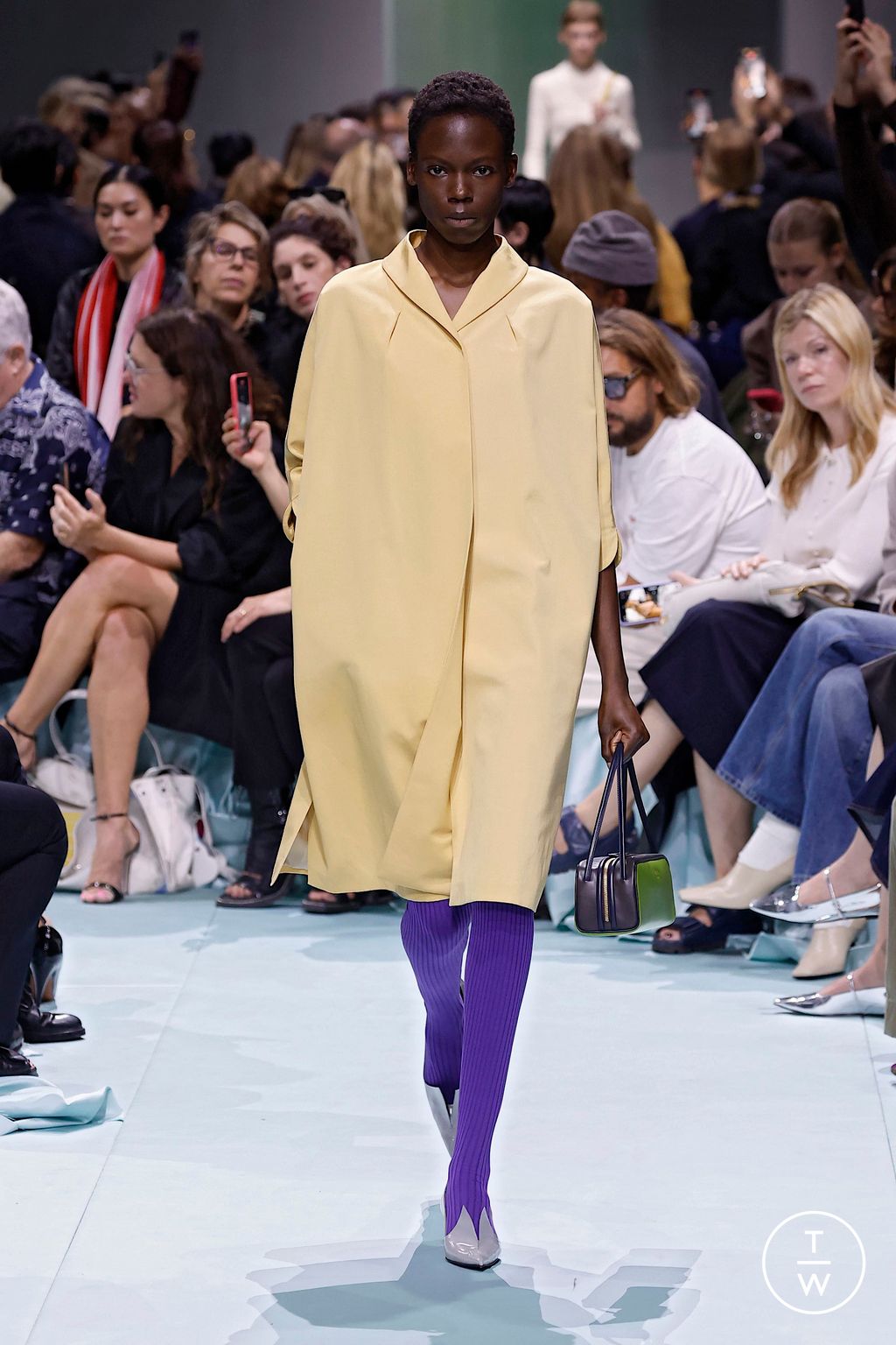 Fashion Week Milan Spring/Summer 2025 look 30 de la collection Prada womenswear