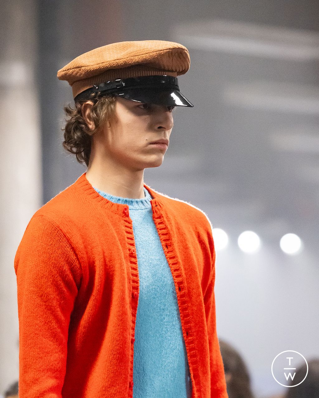 Fashion Week Milan Fall/Winter 2024 look 23 de la collection Prada menswear accessories