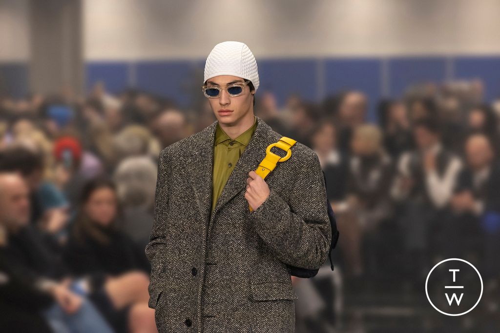 Fashion Week Milan Fall/Winter 2024 look 30 de la collection Prada menswear accessories