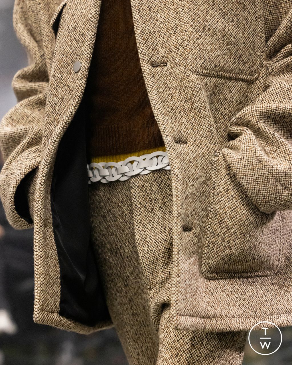 Fashion Week Milan Fall/Winter 2024 look 16 de la collection Prada menswear accessories
