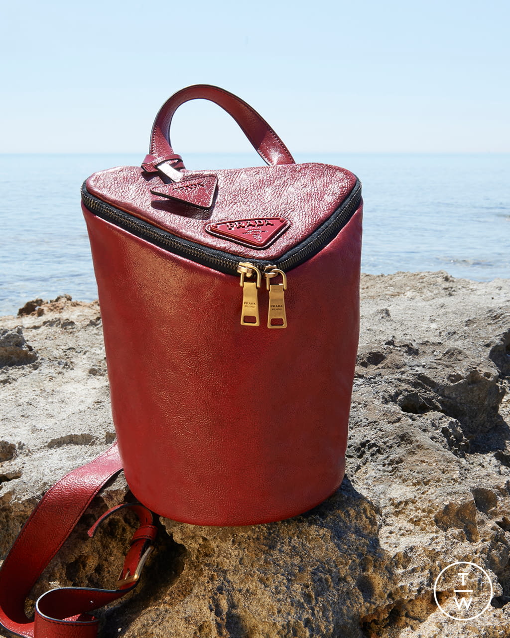 Fashion Week Milan Spring/Summer 2022 look 4 from the Prada collection menswear accessories