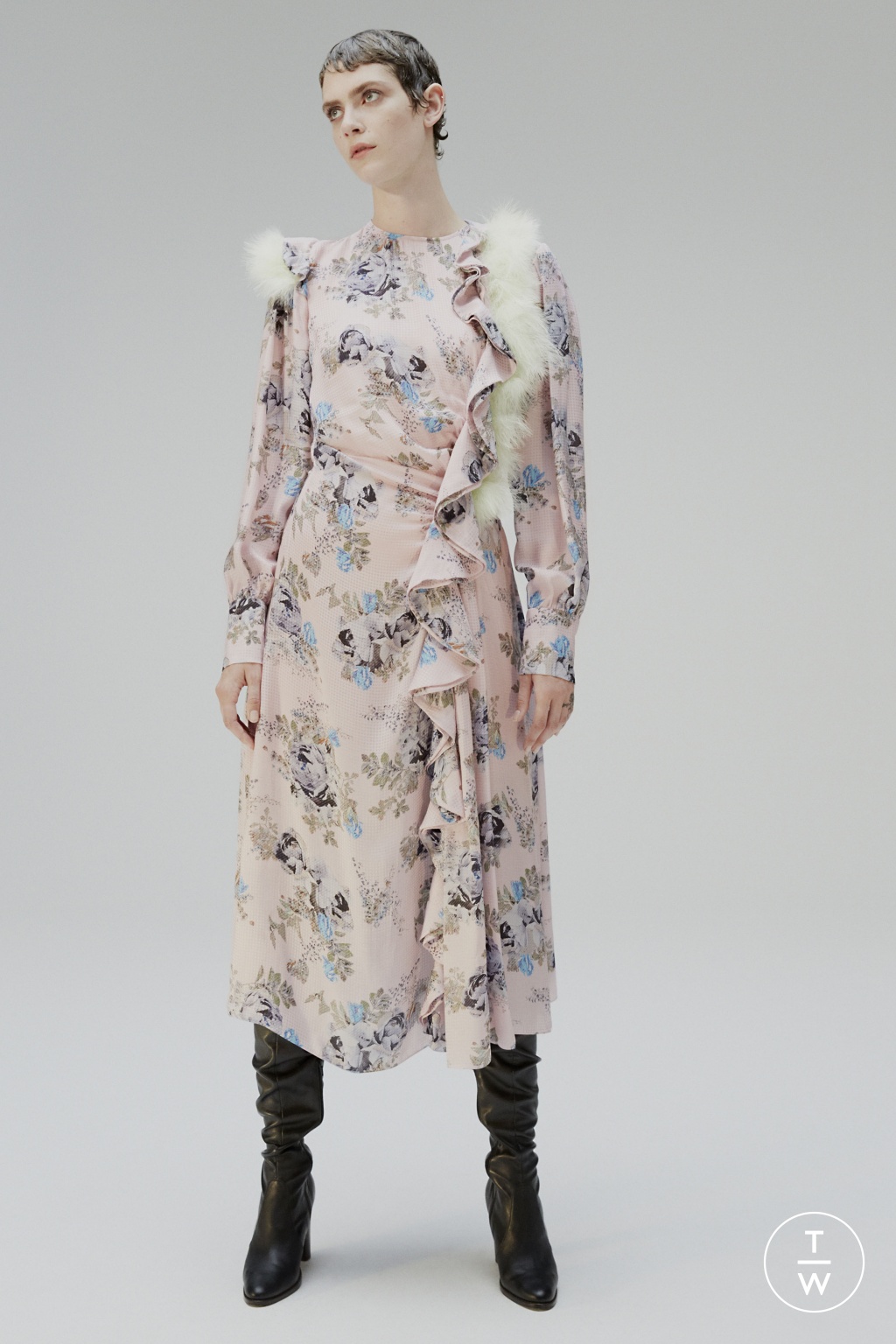Fashion Week London Resort 2020 look 24 from the Preen by Thornton Bregazzi collection 女装