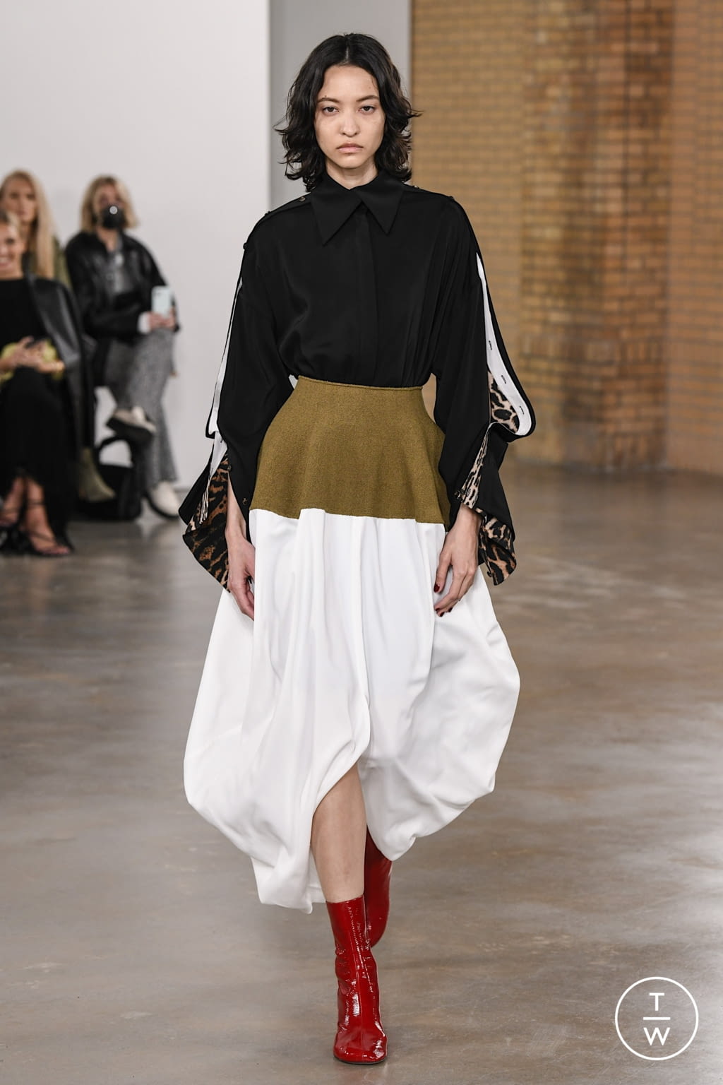 Fashion Week New York Fall/Winter 2022 look 3 from the Proenza Schouler collection womenswear