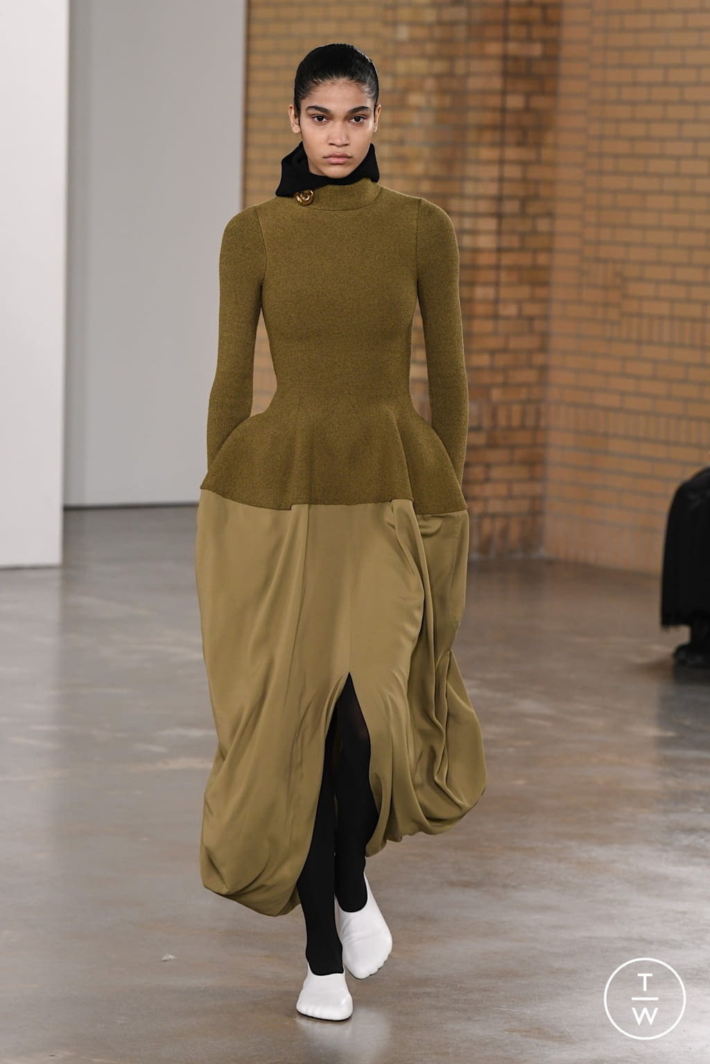 Fashion Week New York Fall/Winter 2022 look 7 from the Proenza Schouler collection womenswear