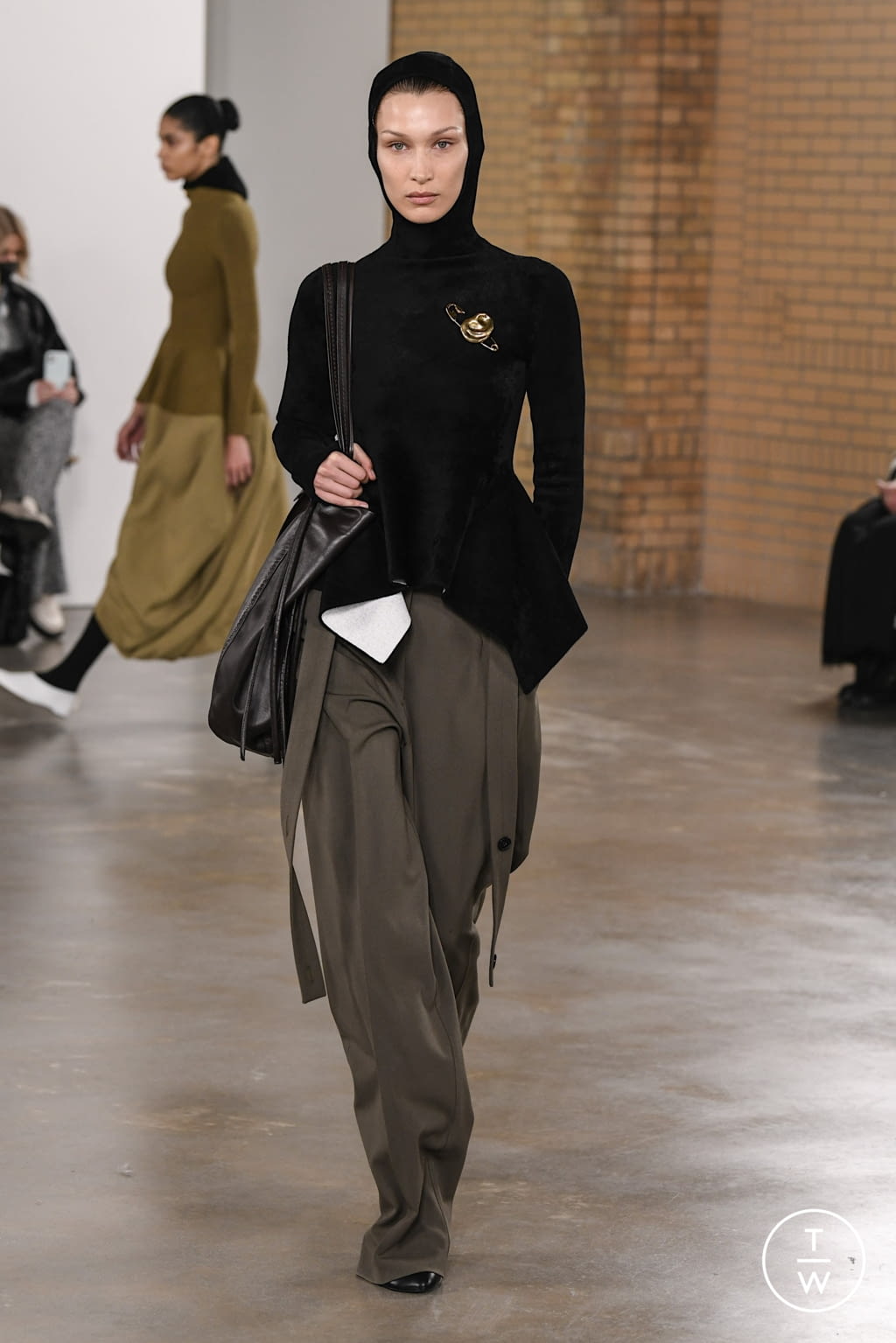 Fashion Week New York Fall/Winter 2022 look 8 from the Proenza Schouler collection womenswear