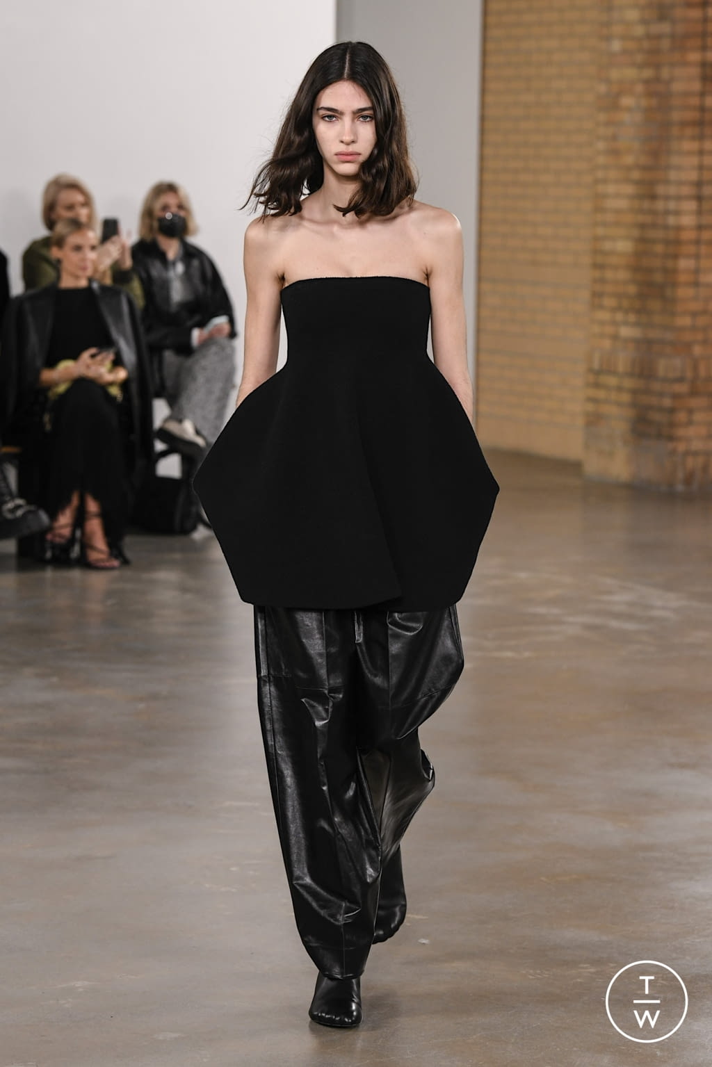 Fashion Week New York Fall/Winter 2022 look 16 from the Proenza Schouler collection 女装