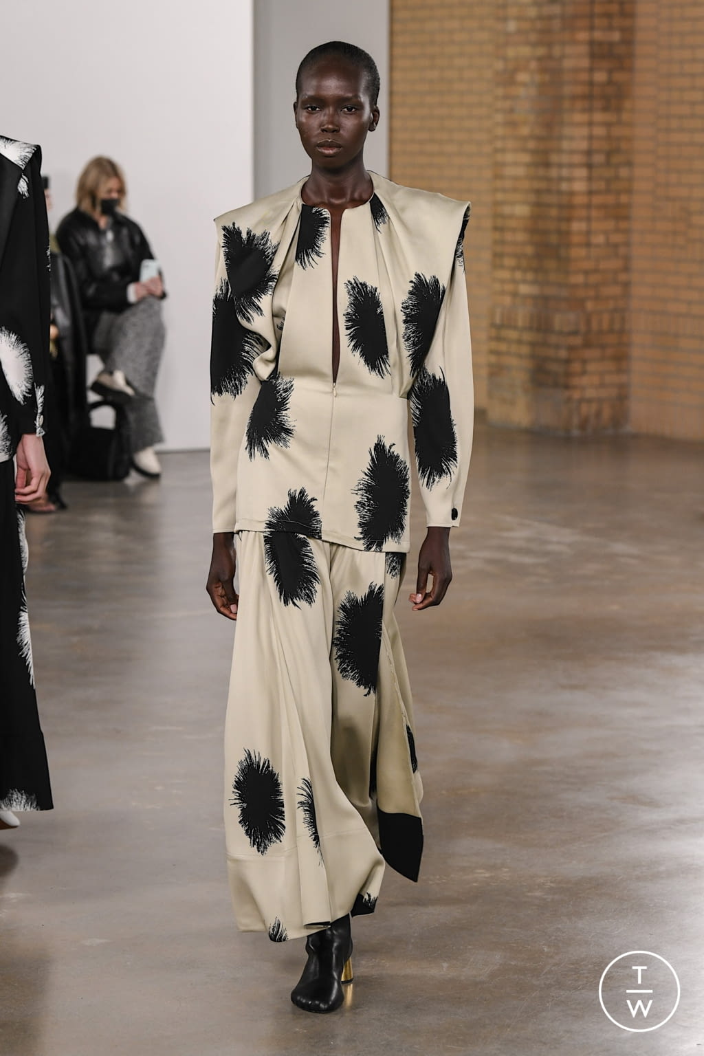 Fashion Week New York Fall/Winter 2022 look 31 from the Proenza Schouler collection 女装