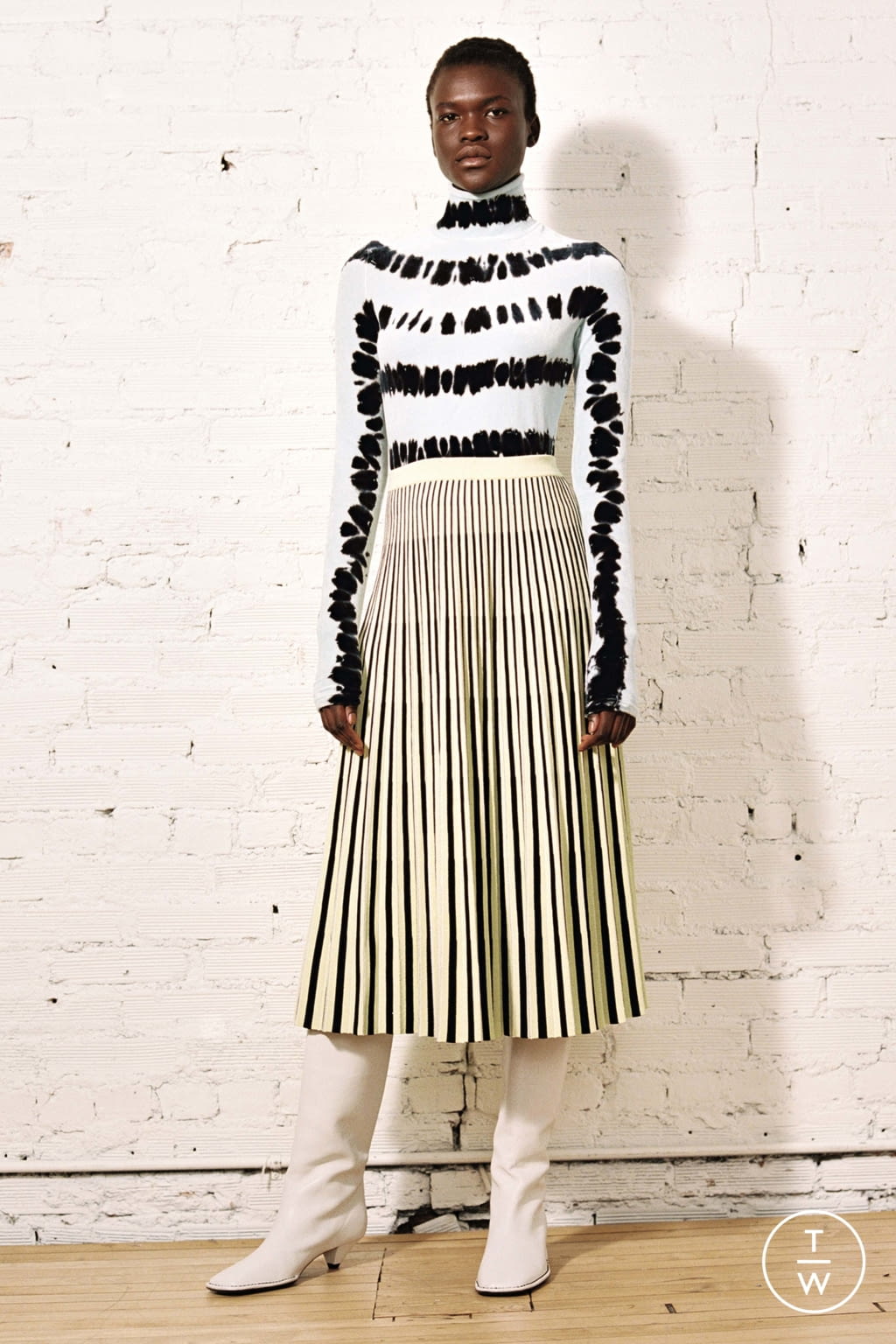 Fashion Week New York Pre-Fall 2019 look 6 from the Proenza Schouler collection womenswear