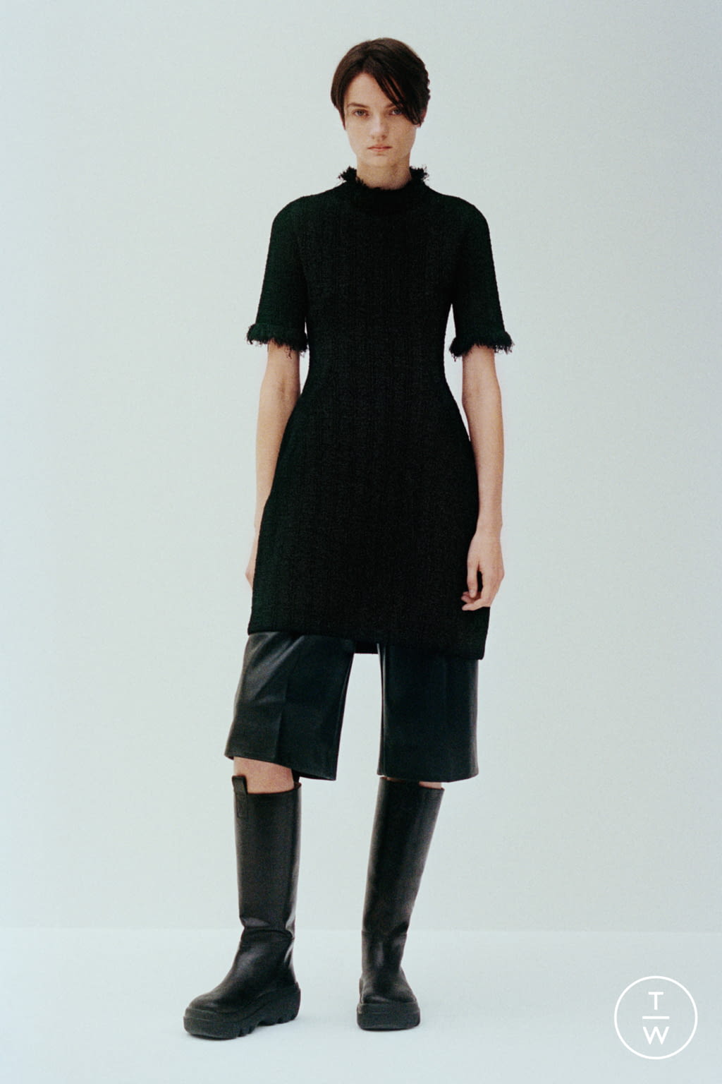 Fashion Week New York Resort 2022 look 1 from the Proenza Schouler collection 女装