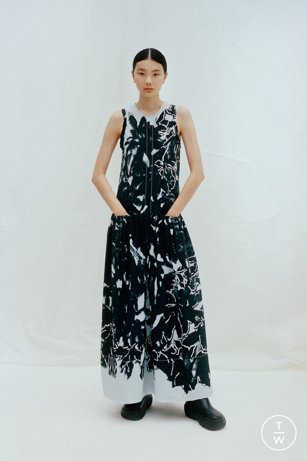 Fashion Week New York Resort 2022 look 19 from the Proenza Schouler collection 女装