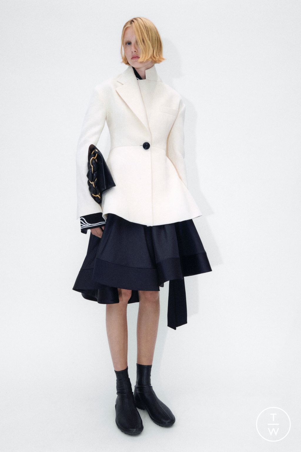 Fashion Week New York Resort 2023 look 1 from the Proenza Schouler collection 女装