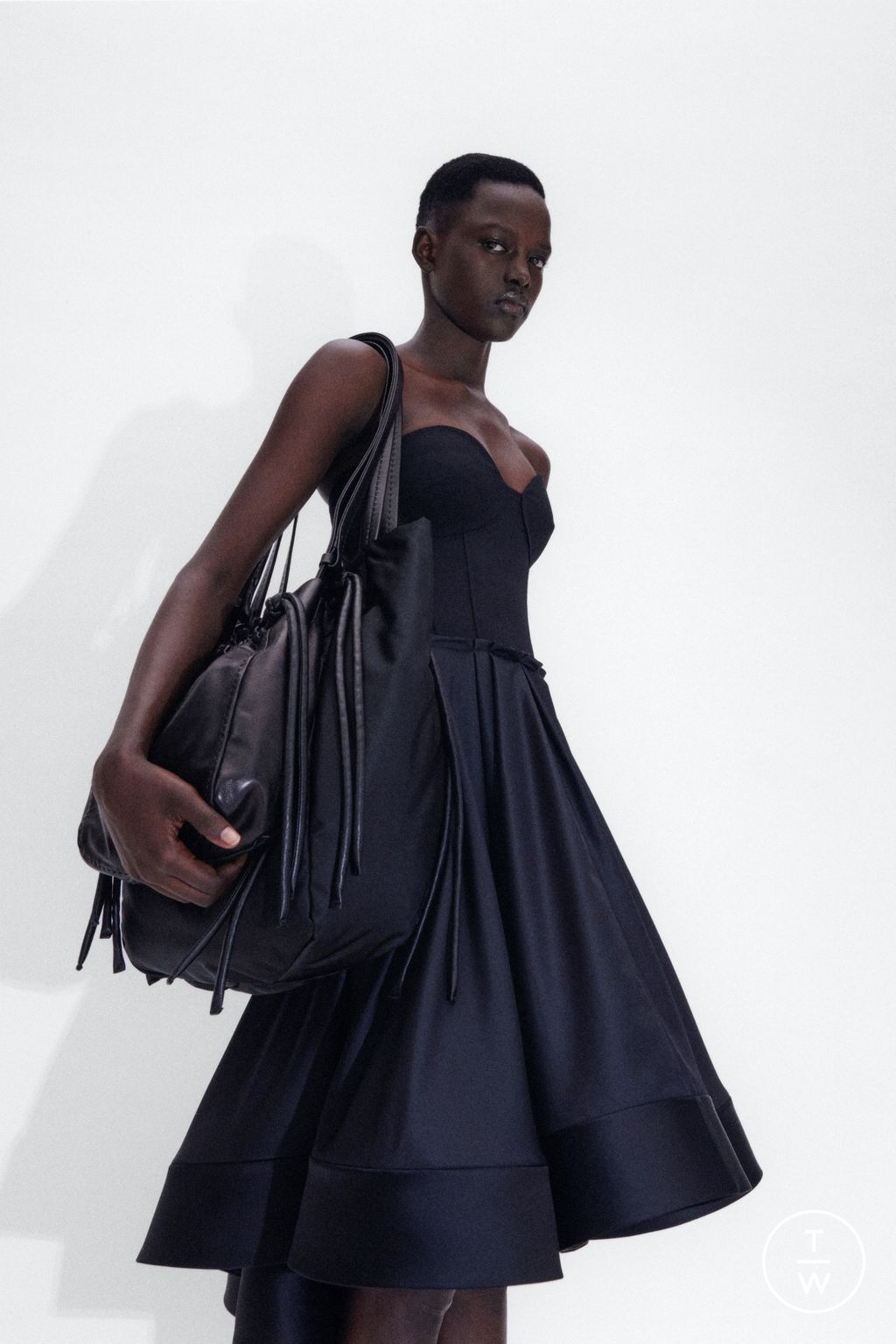 Fashion Week New York Resort 2023 look 13 from the Proenza Schouler collection 女装