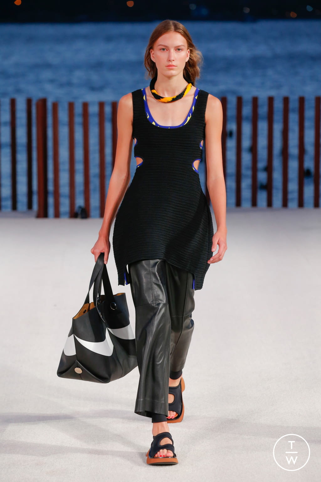 Fashion Week New York Spring/Summer 2022 look 8 from the Proenza Schouler collection 女装