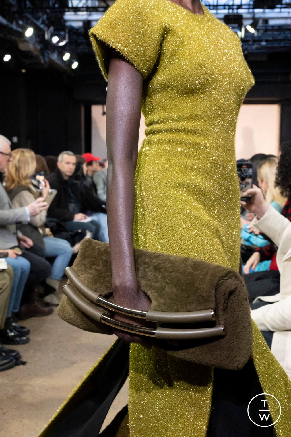 Fashion Week New York Fall/Winter 2023 look 13 de la collection Proenza Schouler womenswear accessories
