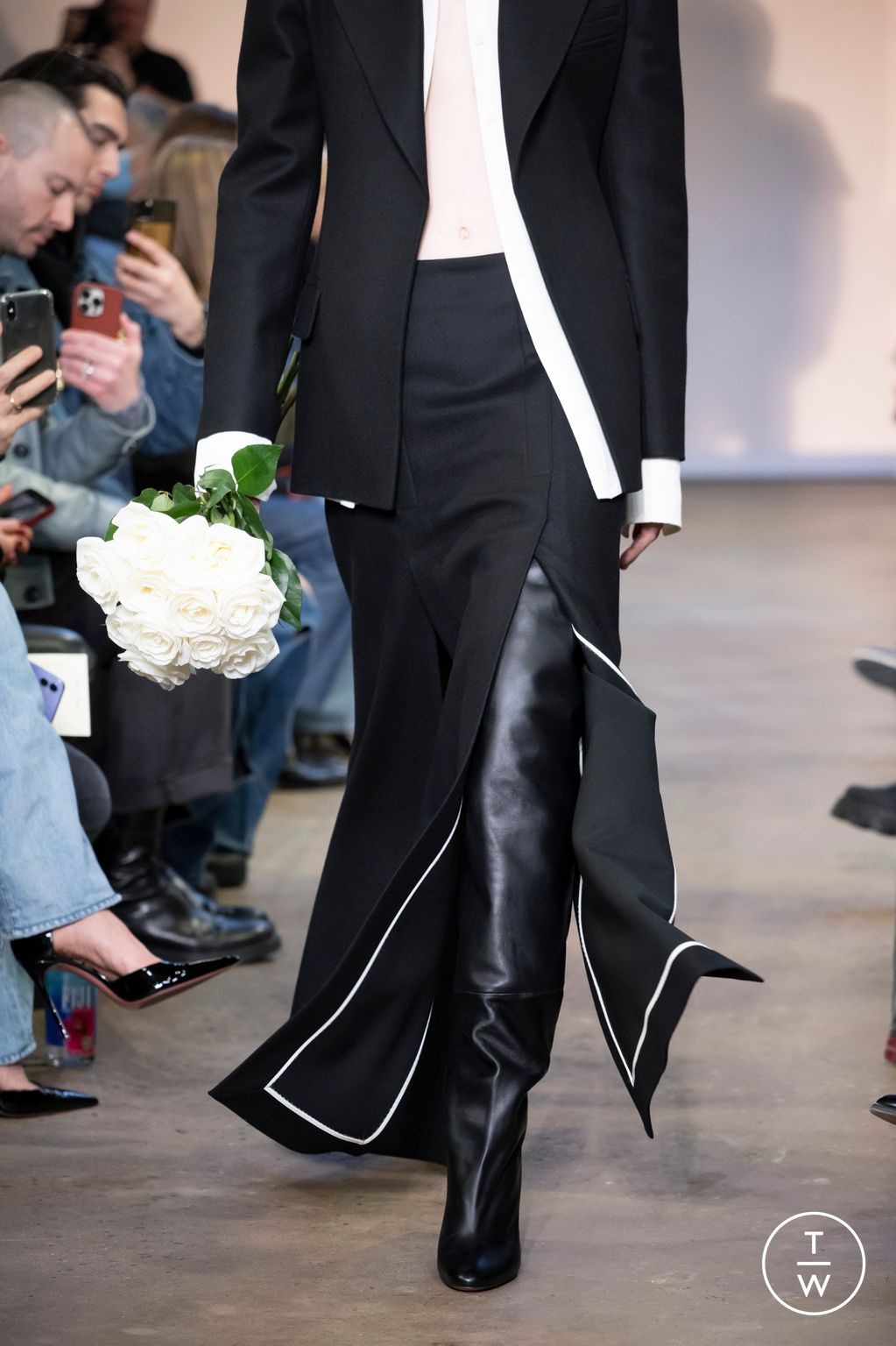 Fashion Week New York Fall/Winter 2023 look 23 from the Proenza Schouler collection 女装配饰