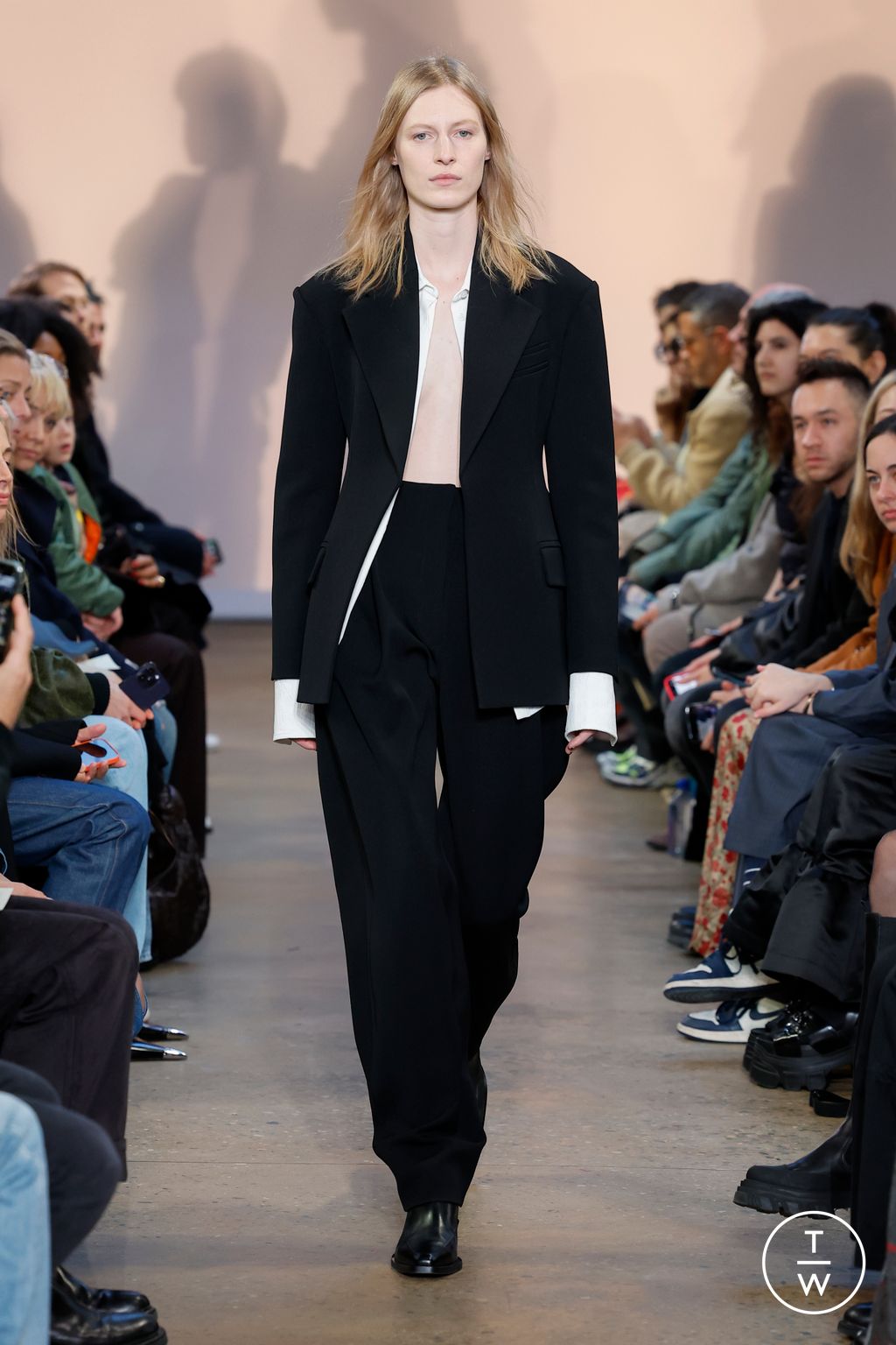 Fashion Week New York Fall/Winter 2023 look 2 from the Proenza Schouler collection 女装
