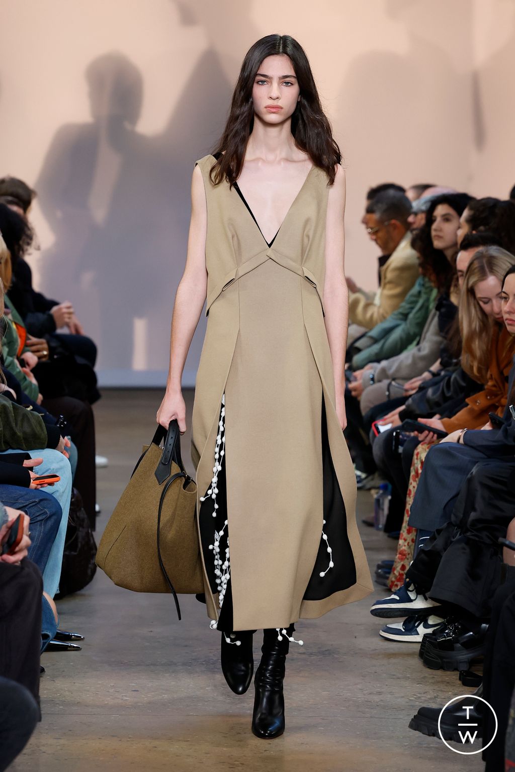 Fashion Week New York Fall/Winter 2023 look 8 from the Proenza Schouler collection 女装