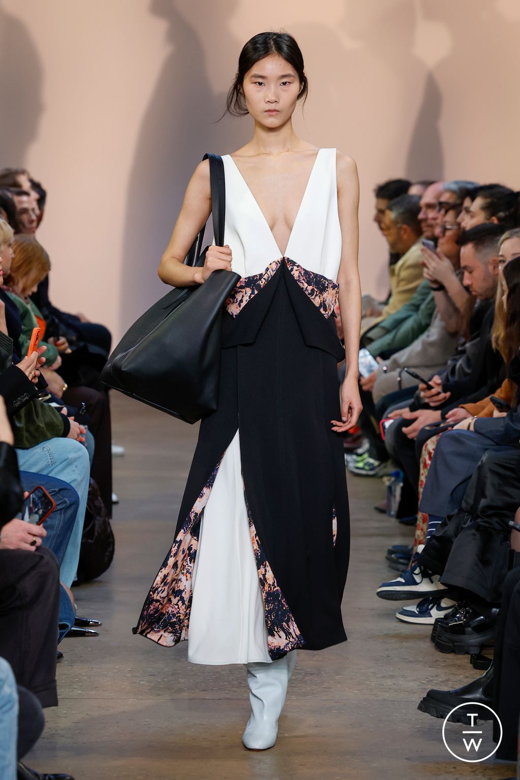 Fashion Week New York Fall/Winter 2023 look 14 from the Proenza Schouler collection womenswear