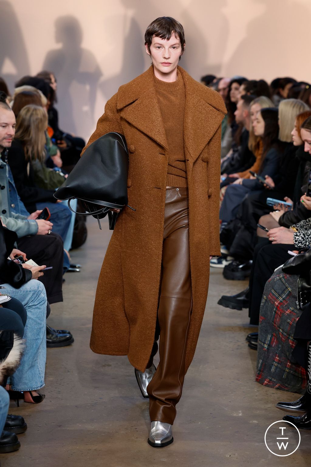 Fashion Week New York Fall/Winter 2023 look 16 from the Proenza Schouler collection 女装