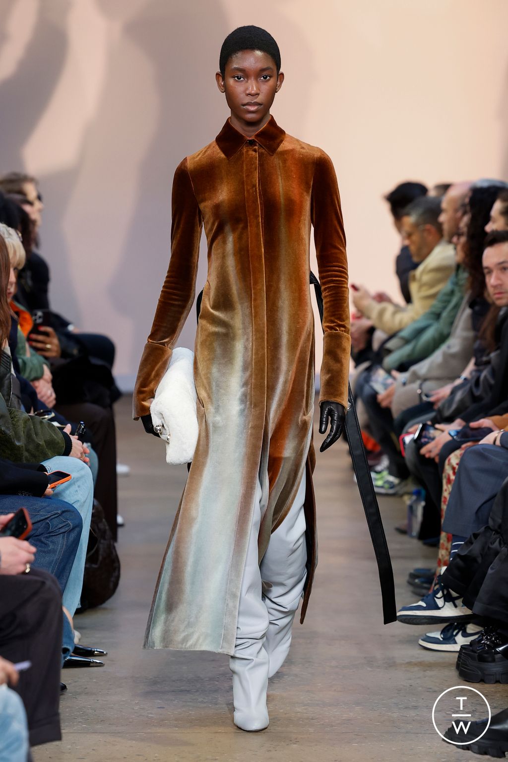 Fashion Week New York Fall/Winter 2023 look 17 from the Proenza Schouler collection womenswear