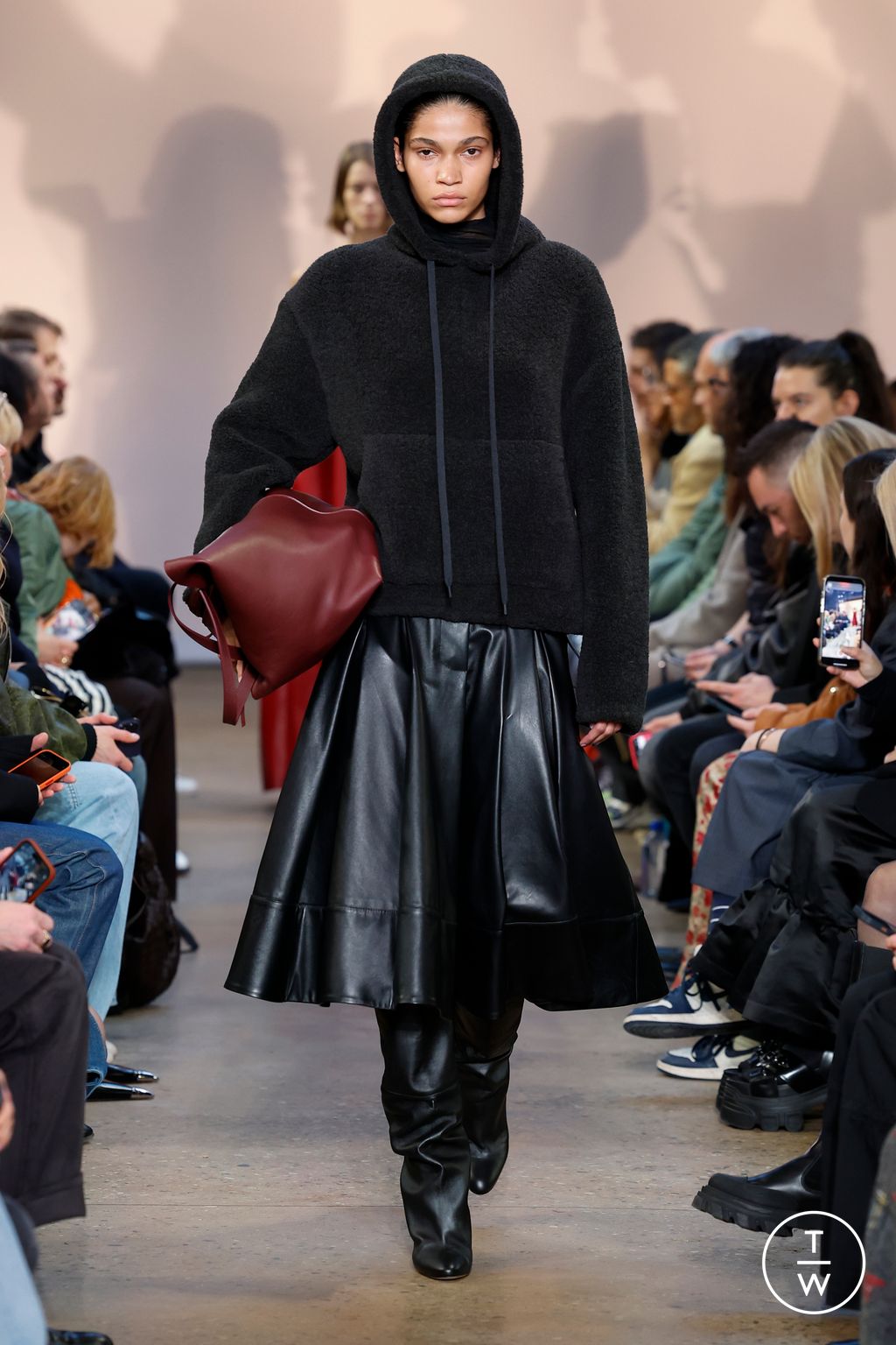 Fashion Week New York Fall/Winter 2023 look 24 from the Proenza Schouler collection womenswear