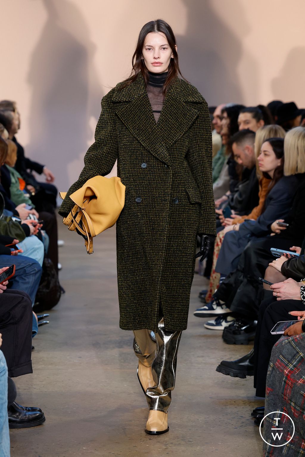 Fashion Week New York Fall/Winter 2023 look 32 from the Proenza Schouler collection womenswear