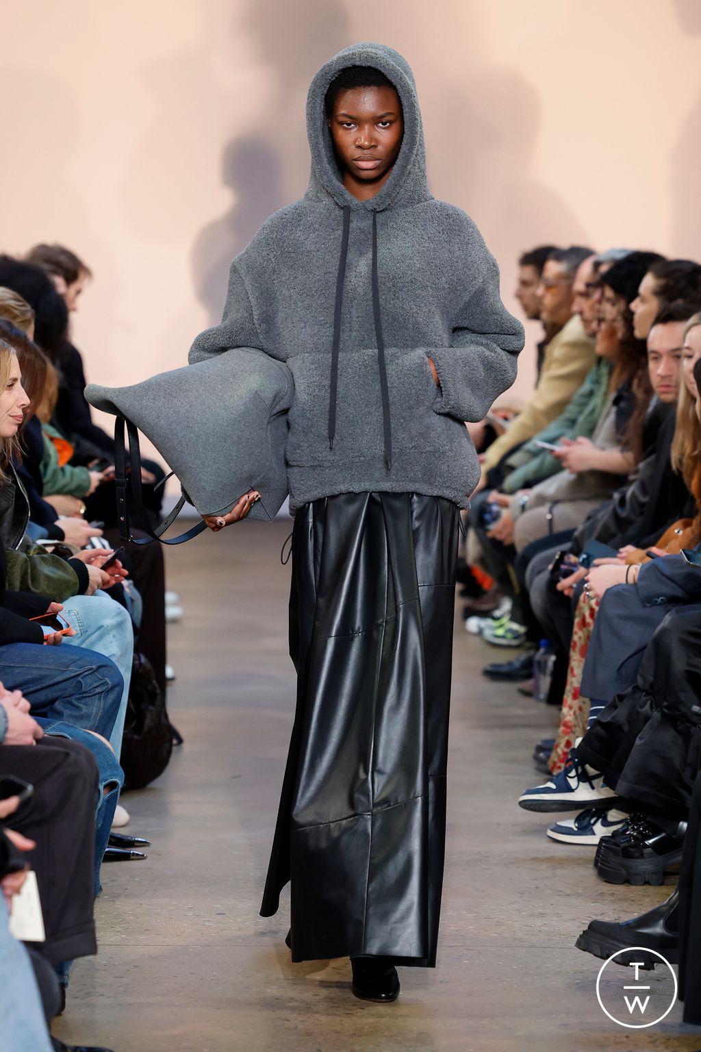 Fashion Week New York Fall/Winter 2023 look 36 from the Proenza Schouler collection 女装