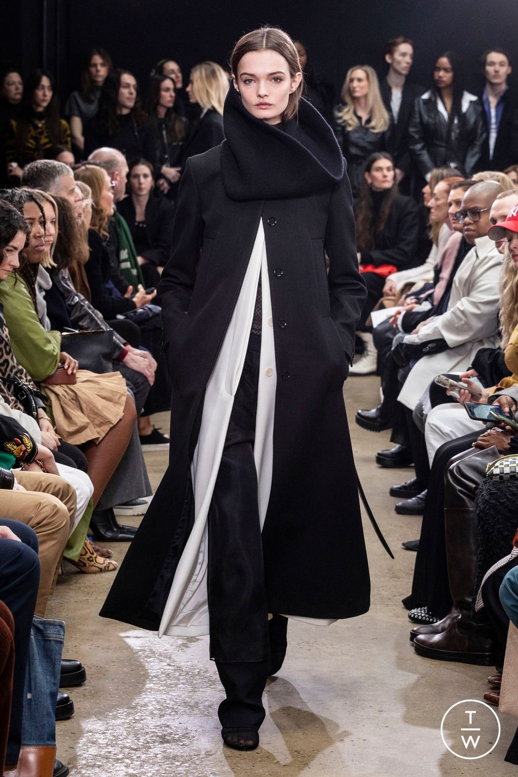 Fashion Week New York Fall/Winter 2024 look 36 from the Proenza Schouler collection 女装