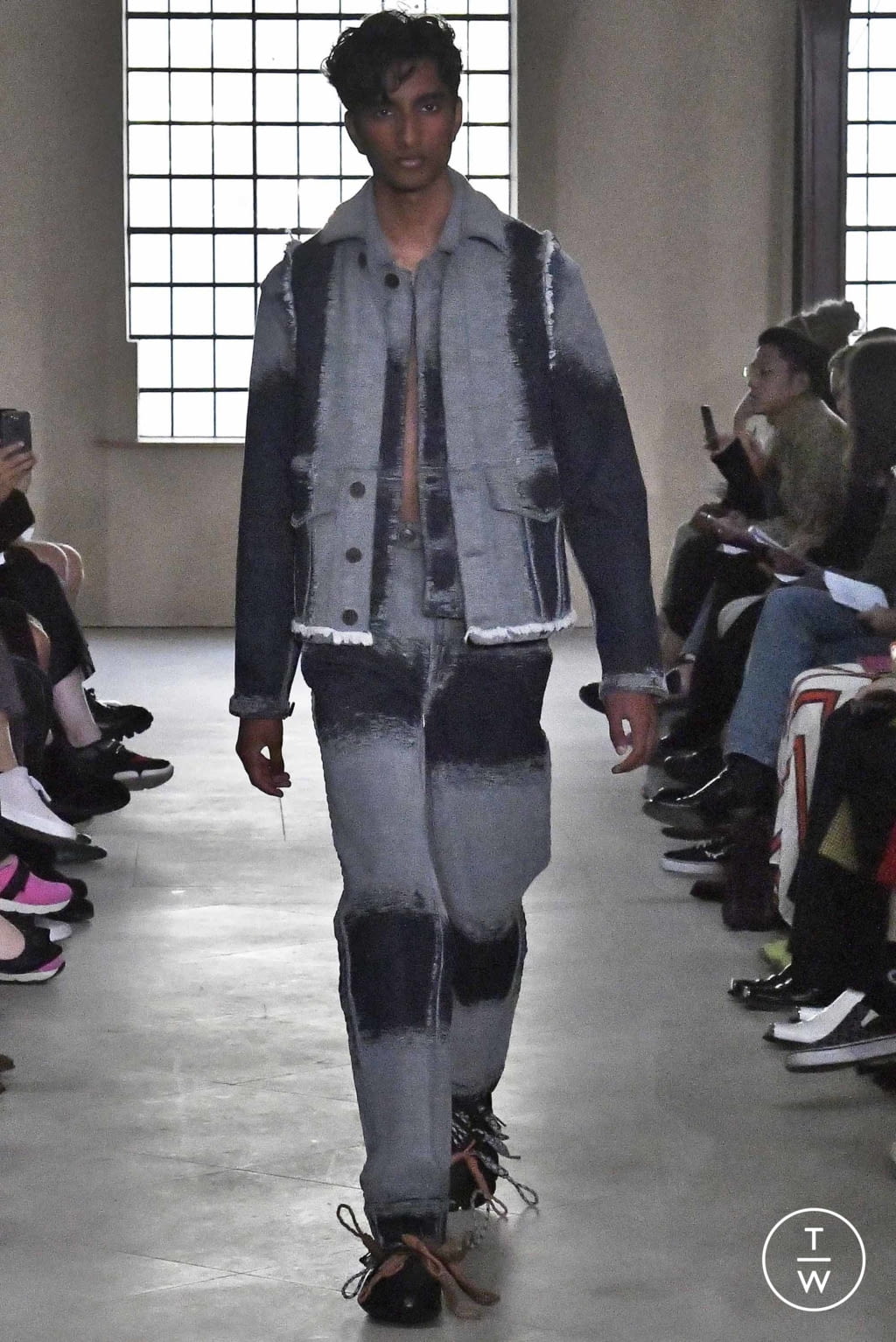 Fashion Week London Spring/Summer 2019 look 1 from the Pronounce collection menswear
