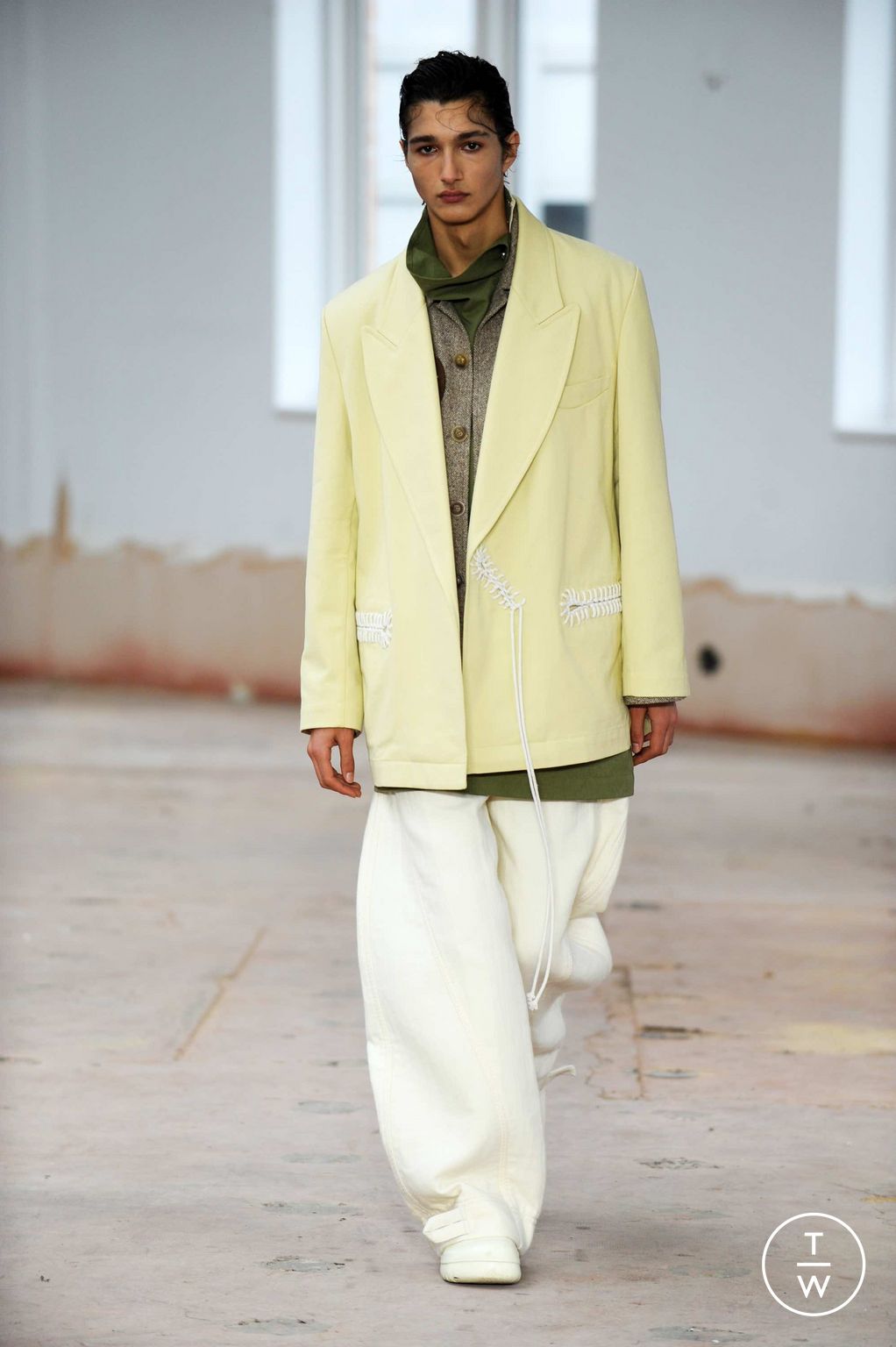Fashion Week London Fall/Winter 2023 look 2 from the Pronounce collection 女装