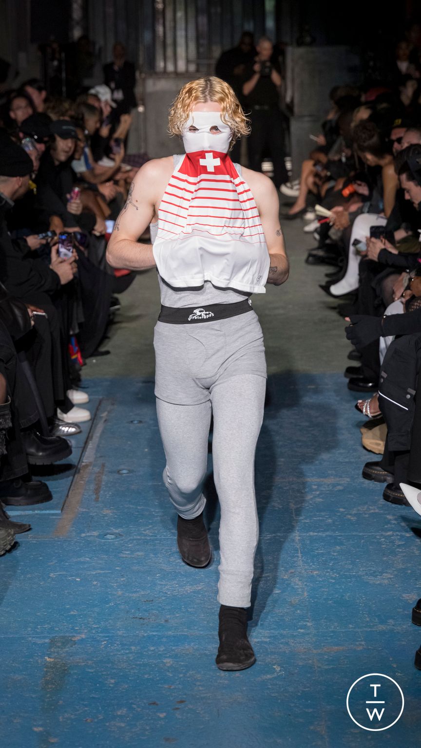 Fashion Week Paris Spring-Summer 2025 look 4 from the Prototypes collection 男装